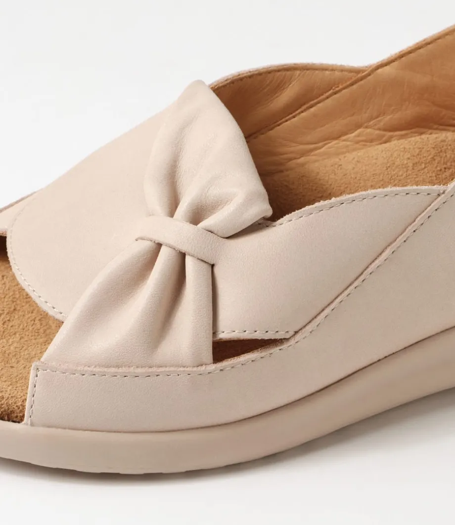 bari_xw_almond_leather_sandals_4.webp Bari Xw Almond Leather Sandals<ZIERA Flash Sale