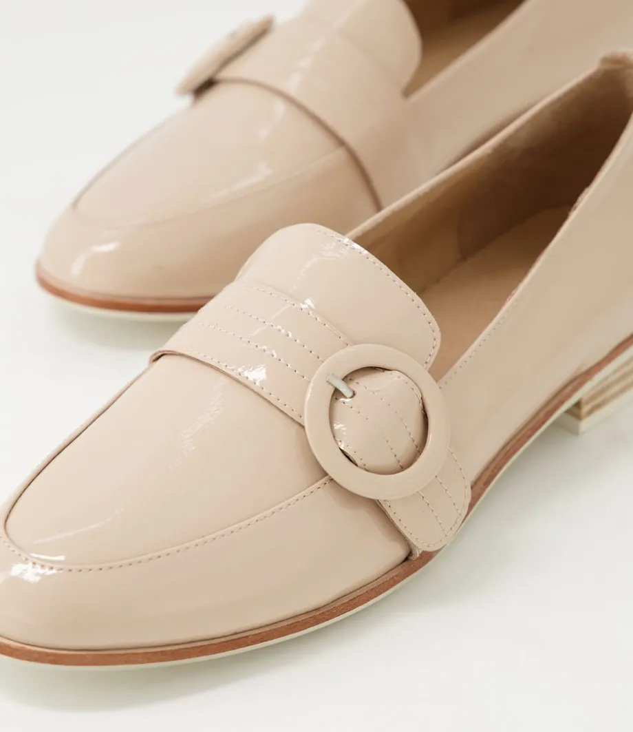 benza_latte_wrinkle_patent_leather_flat_shoes_4.webp Benza Latte Wrinkle Patent Leather Flat Shoes<DJANGO & JULIETTE Sale