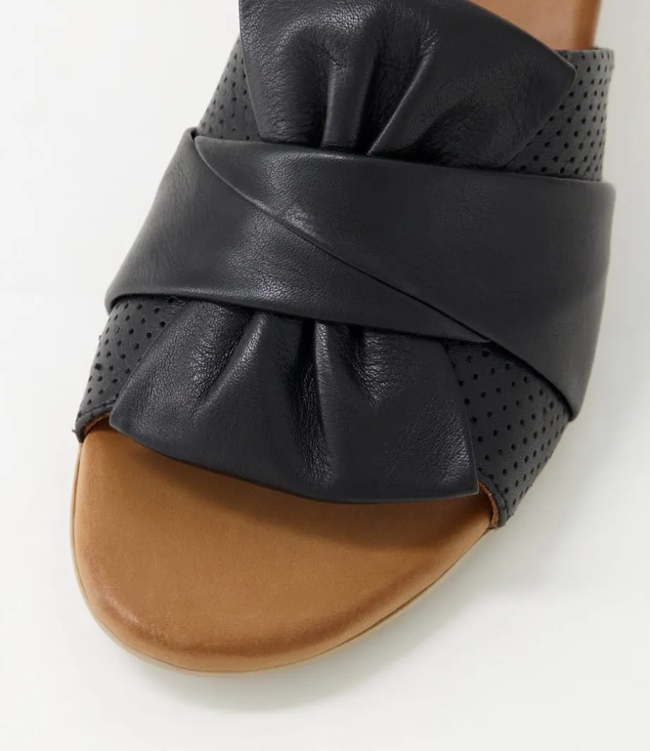 enom_black_leather_sandals_3.webp Enom Black Leather Sandals<DIANA FERRARI New