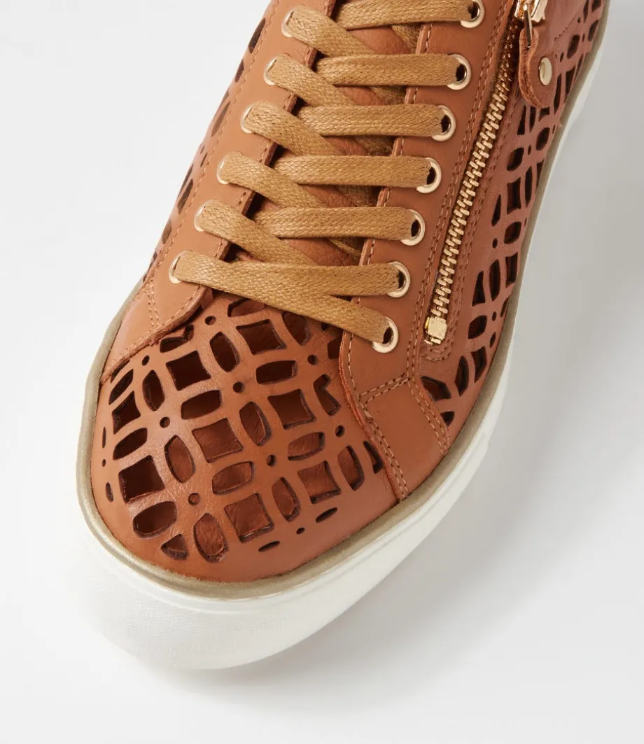 flynng_tan_white_leather_sneakers_3.webp Flynng Tan White Leather Sneakers<DJANGO & JULIETTE Store