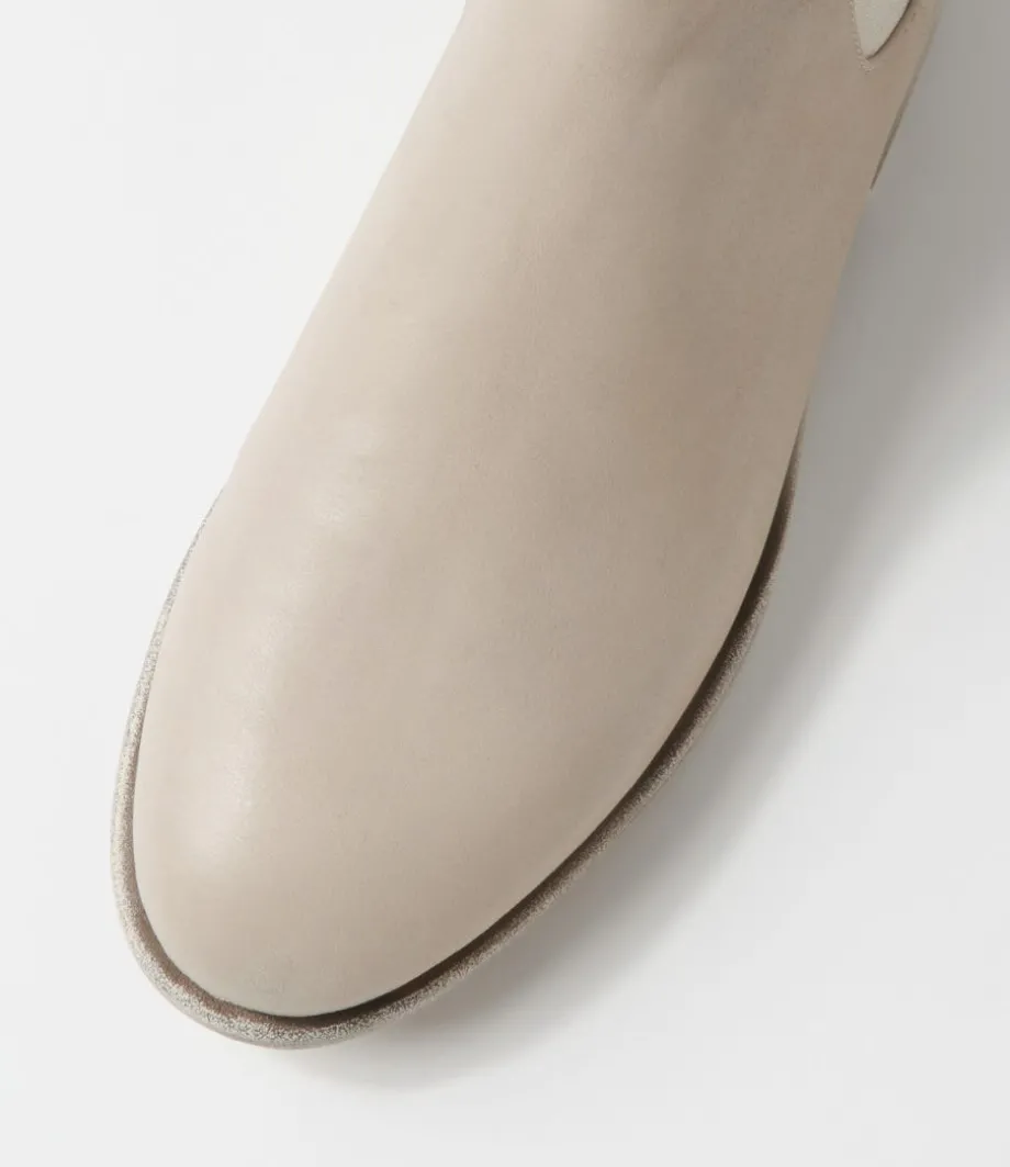 martela_almond_leather_chelsea_boots_3.webp Martela Almond Leather Chelsea Boots<DJANGO & JULIETTE Sale