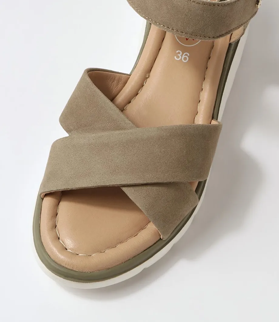 rimini__pistachio_leather_sandals_3.webp Rimini 32 Pistachio Leather Sandals<ARA Sale