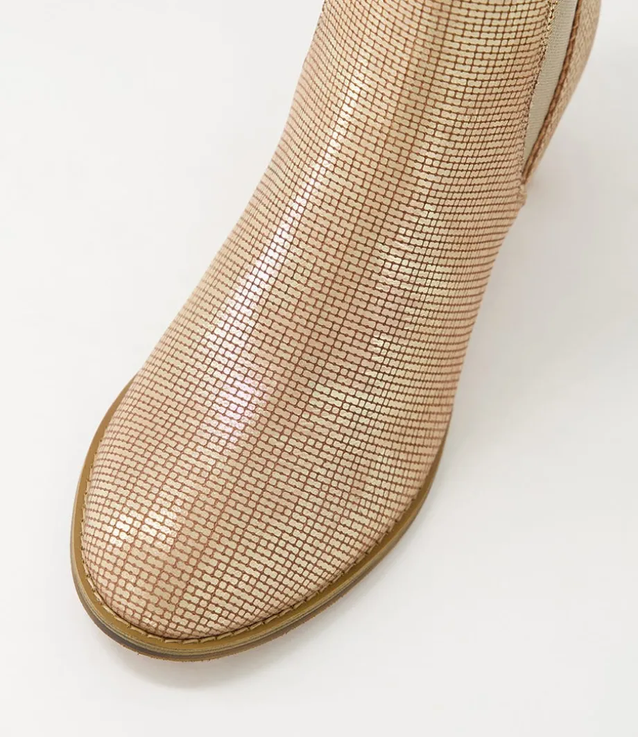 sadore_gold_cut_leather_chelsea_boots_3.webp Sadore Gold Cut Leather Chelsea Boots<DJANGO & JULIETTE Shop