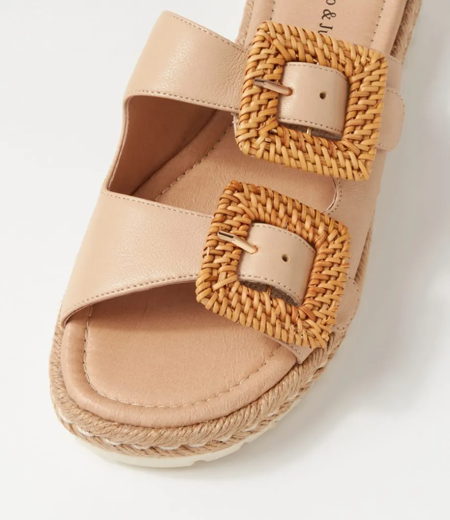 savi_camel_natural_leather_buckle_slides_3.webp Savi Camel Natural Leather Buckle Slides<DJANGO & JULIETTE Store