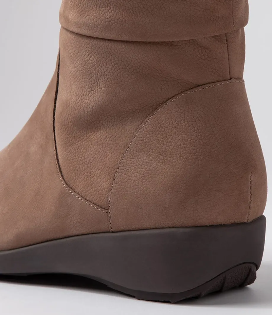 seattle_xf_taupe_tumble_nubuck_calf_boots_4.webp Seattle Xf Taupe Tumble Nubuck Calf Boots<ZIERA Outlet