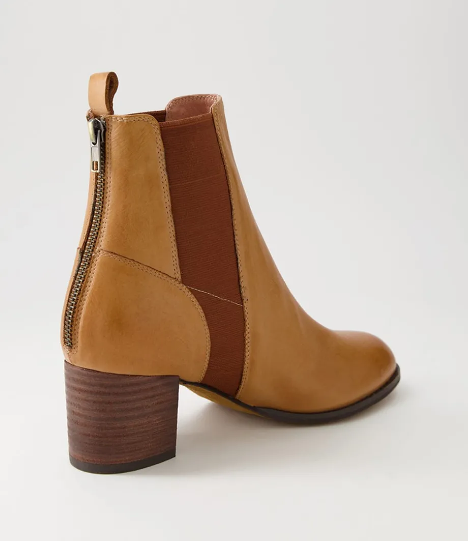 shoko_new_tan_choc_leather_chelsea_boots_2.webp Shoko New Tan Choc Leather Chelsea Boots<DJANGO & JULIETTE Shop