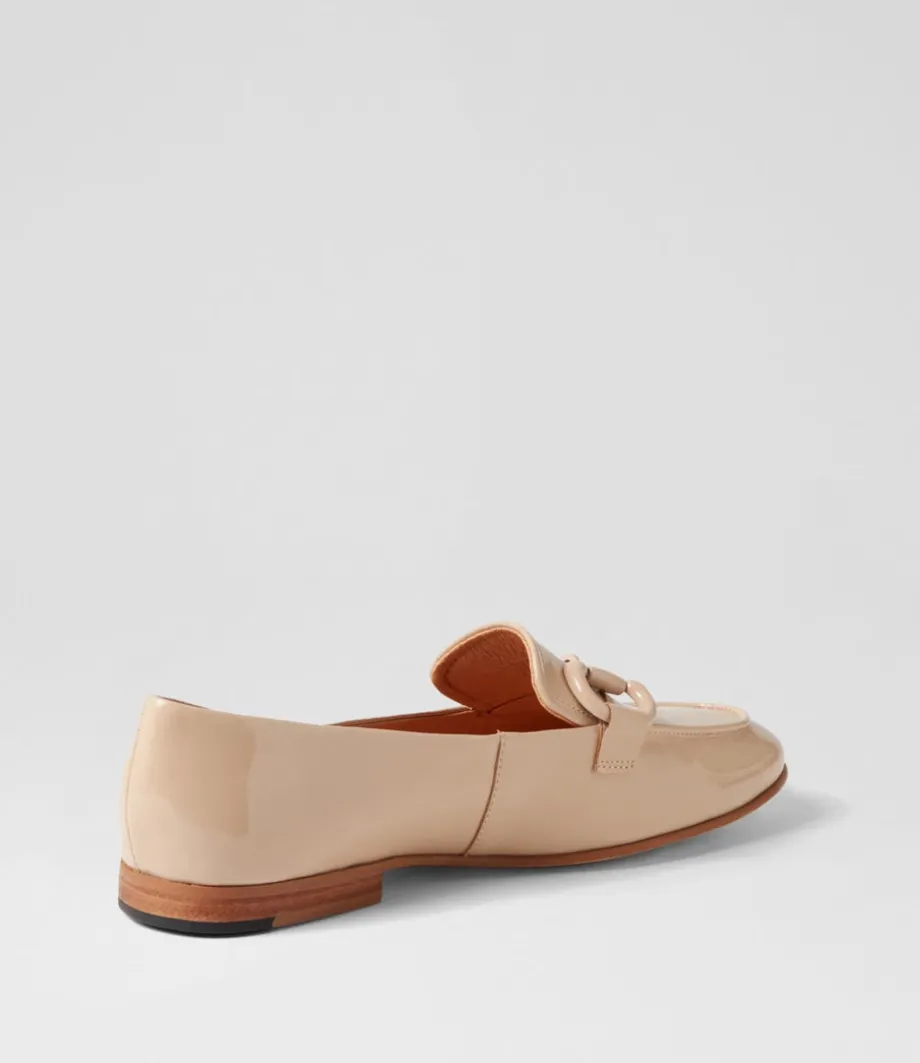 uta_latte_patent_leather_loafers_2.webp Uta Latte Patent Leather Loafers<DJANGO & JULIETTE Fashion