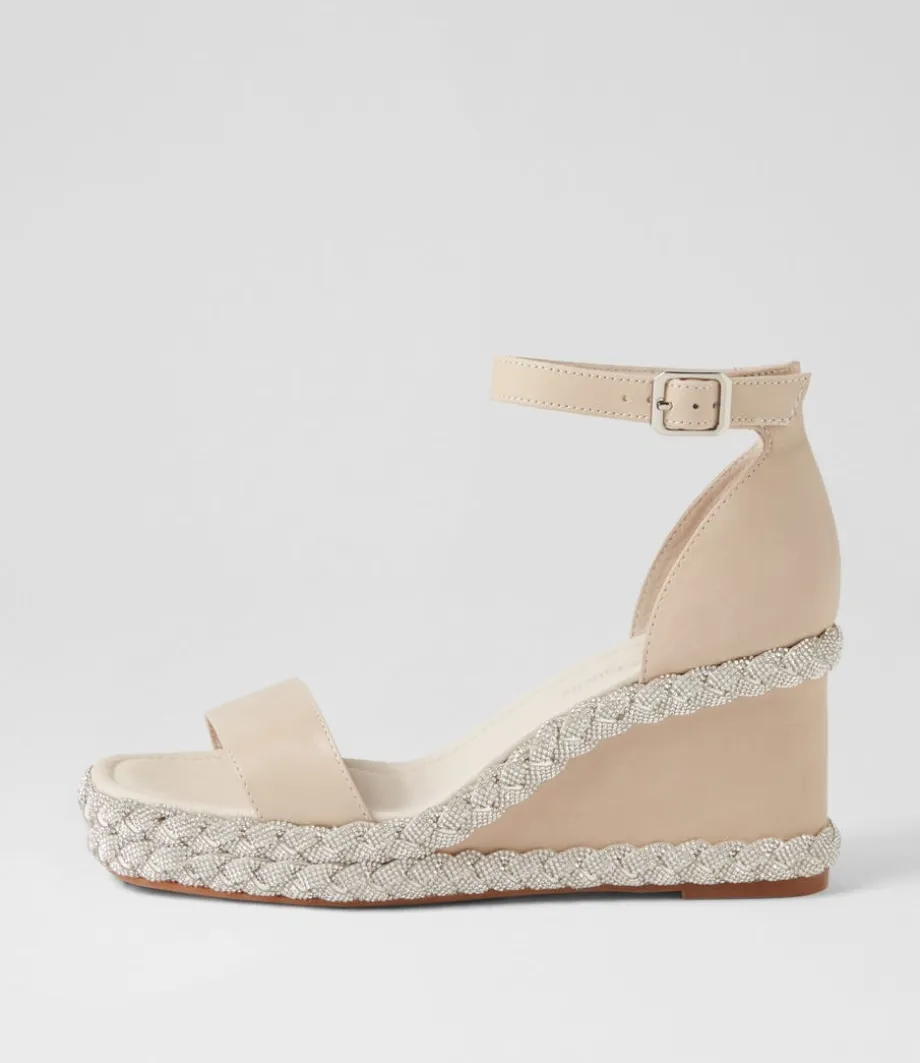 Vangie Almond Leather Sandals<DJANGO & JULIETTE Shop