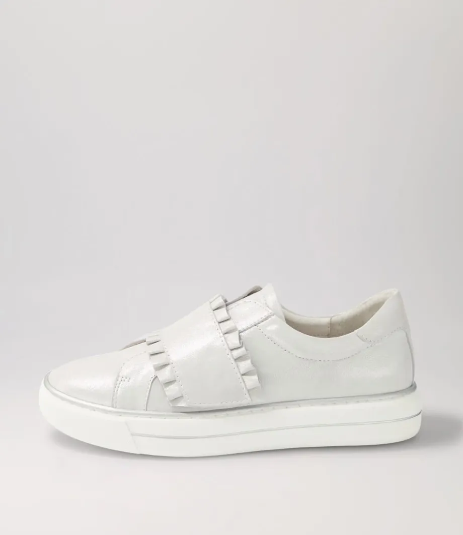 Yabell Silver Shimmer Leather Sneakers<DJANGO & JULIETTE Outlet